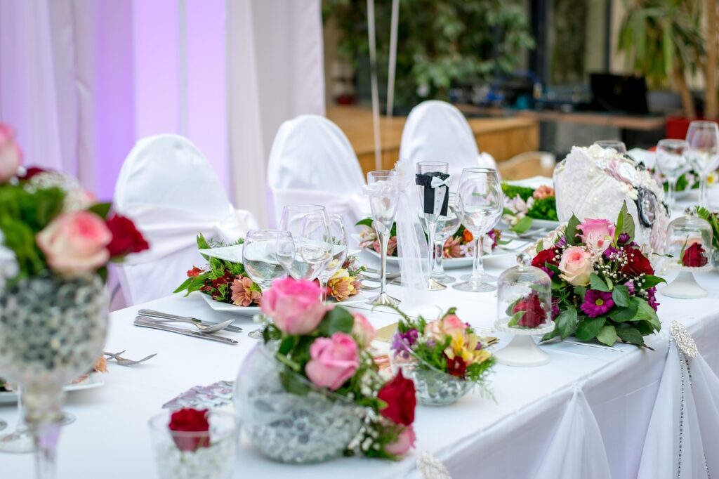 wedding reception, table setting, flowers, centerpieces, floral arrangements, glassware, nature, stemware, flower background, table, dinner, beautiful flowers, event, roses, decoration, seats, wedding, flower wallpaper, wine glasses